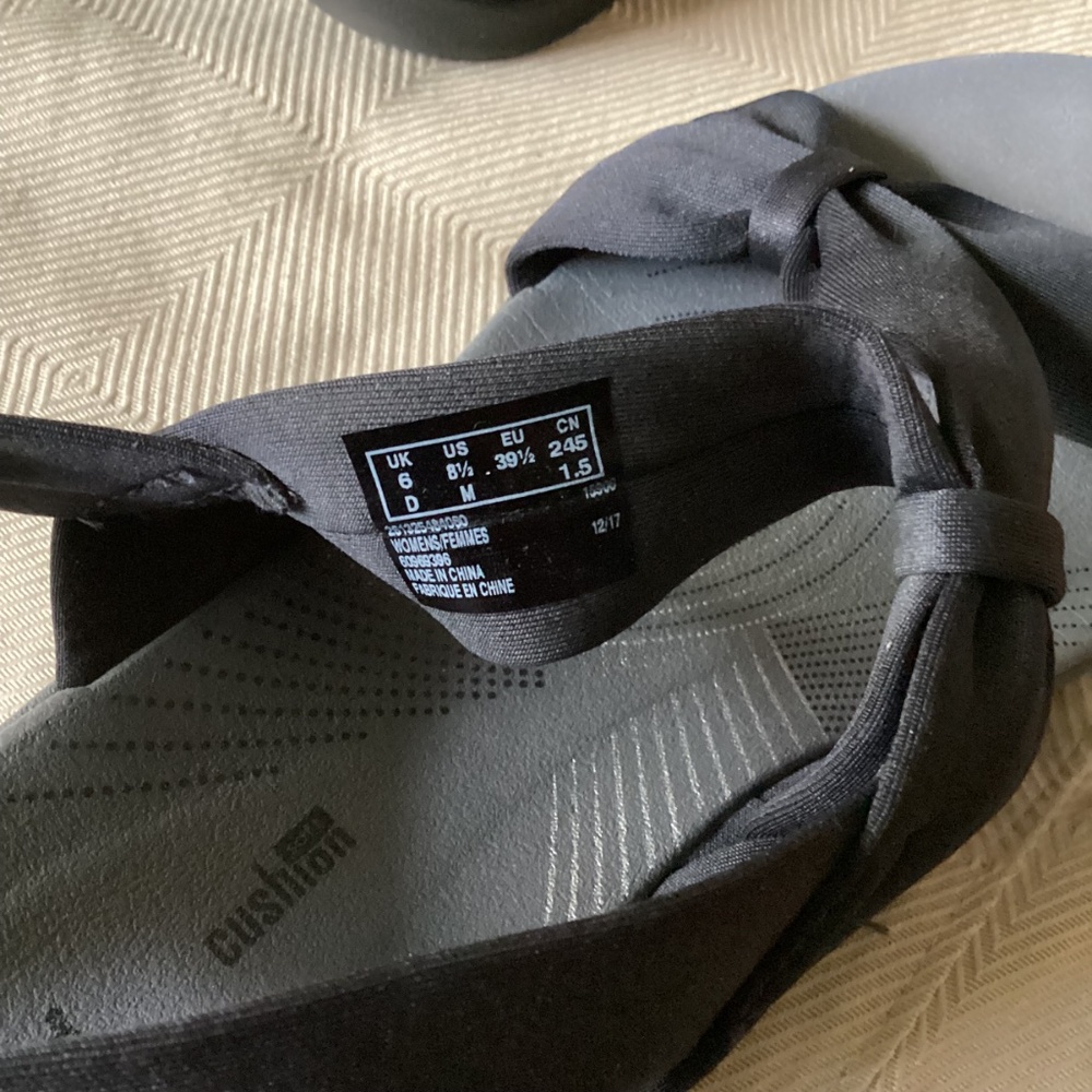 Clarks Cloudsteppers Women's Size 8.5 Black Sling Back Sandals - Picture 5 of 5